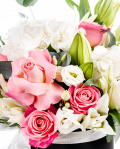 Floral arrangement in a box 