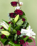 Buchet trandafiri roșii, crin imperial, garoafe, Gossypium