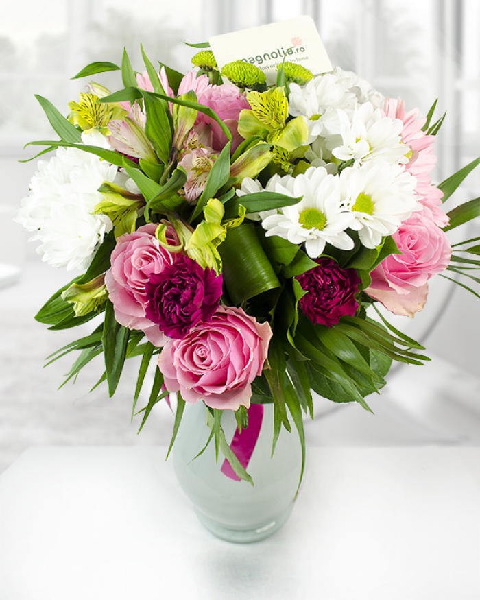 Buchet crizanteme trandafiri roz şi gerbera – imaginea 1