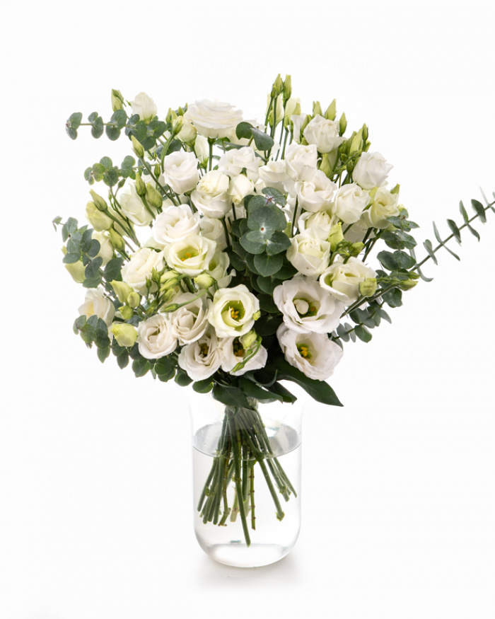 Bouquet with eustoma and eucalyptus – the image 1
