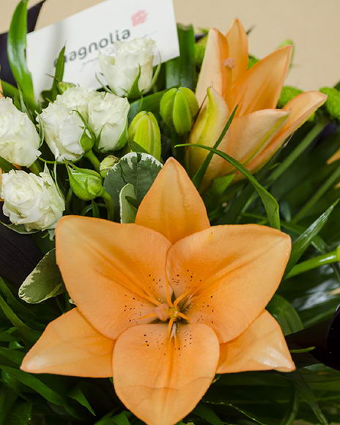 Roses and orange lilies bouquet – imaginea 4