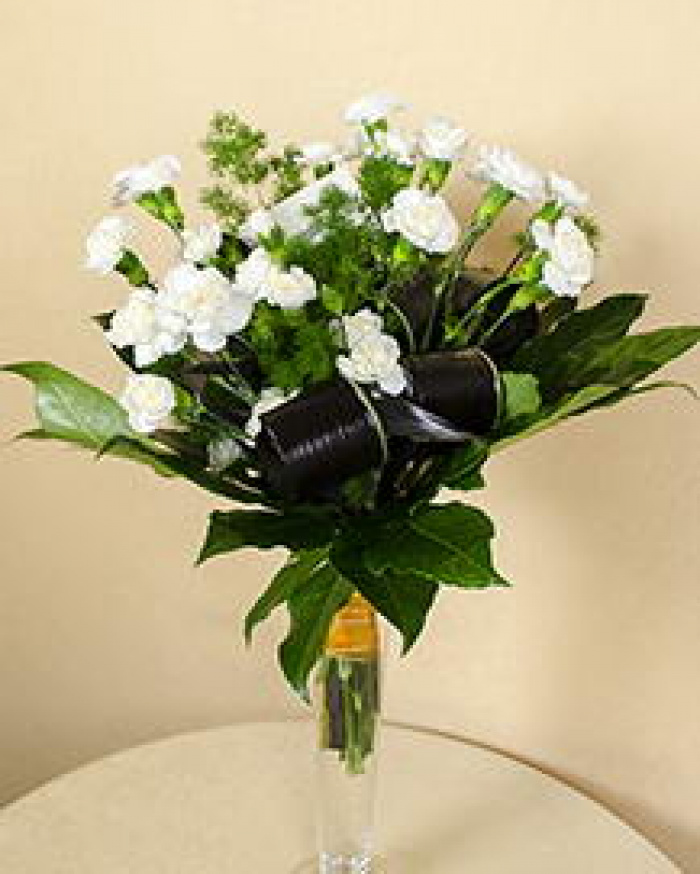 White carnations bouquet – imaginea 1