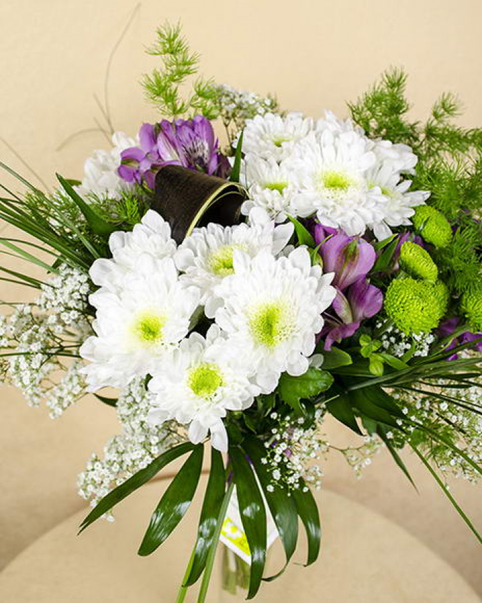 Buchet crizanteme alstroemeria şi gypsophilla – imaginea 3