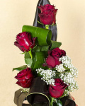 Buchet 5 trandafiri roşii şi gypsophilla