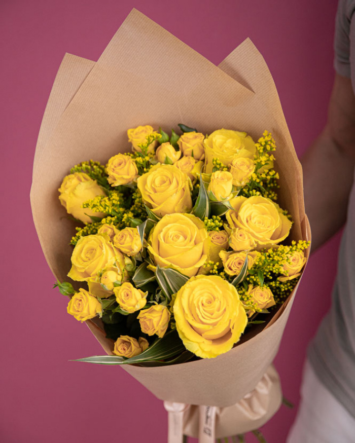 Buchet cu trandafiri galbeni