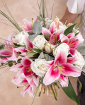Bouquet of white roses and imperial lilies – imaginea 3
