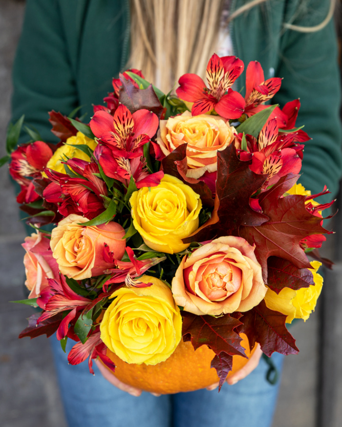 Autumn arrangement in a pumpkin – imaginea 3