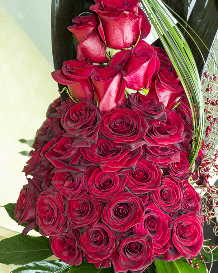 Bouquet of 39 roses with dry accesories – imaginea 3