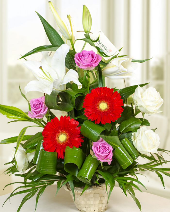 Classic flower basket – imaginea 1