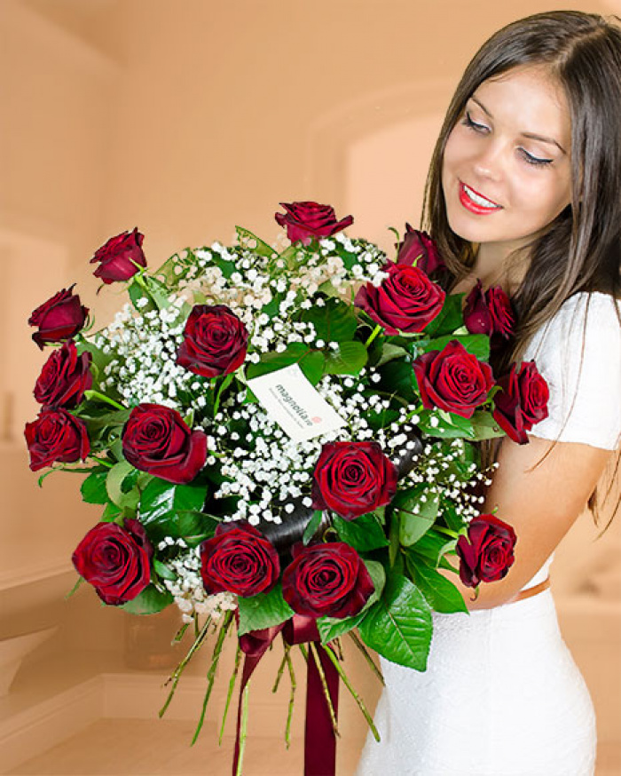 Bouquet of 17 red roses – imaginea 1