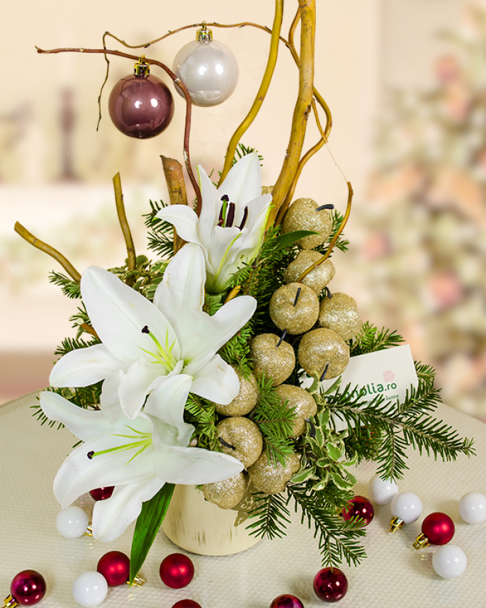 Christmas arrangement with lilies – imaginea 1