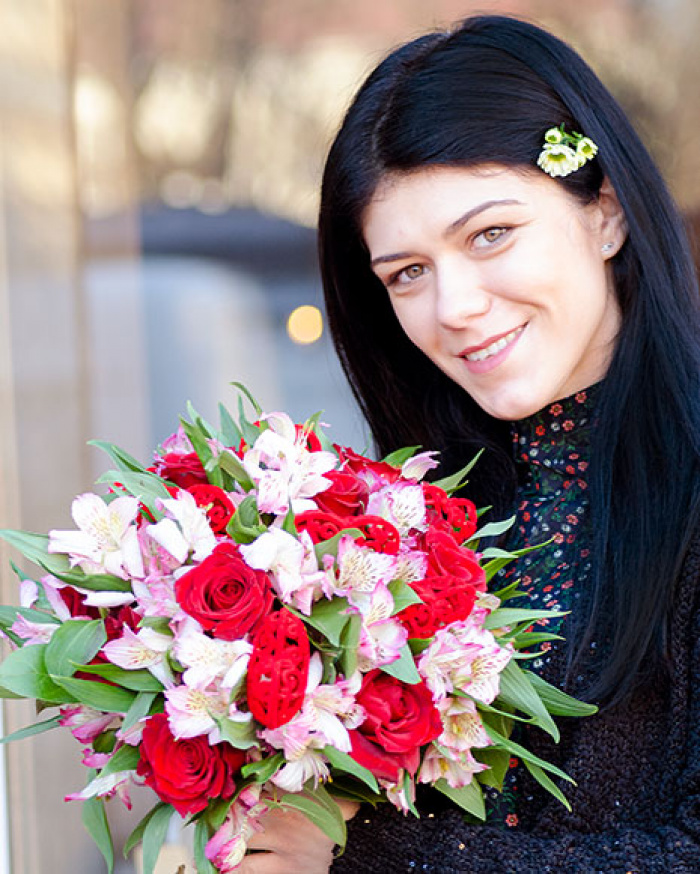Mix bouquet of roses and alstroemeria – imaginea 2