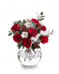 Bouquet of red roses and hypericum – the image 1