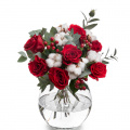 Buchet trandafiri roşii şi hypericum