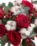 Bouquet of red roses and hypericum – the image 2