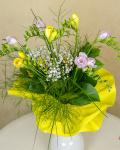 Buchet frezii si verdeata asortata – imaginea 1