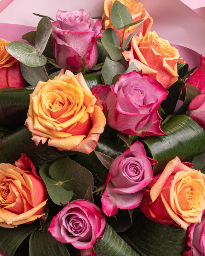 Mixed flowers bouquet in vivid colours – imaginea 2