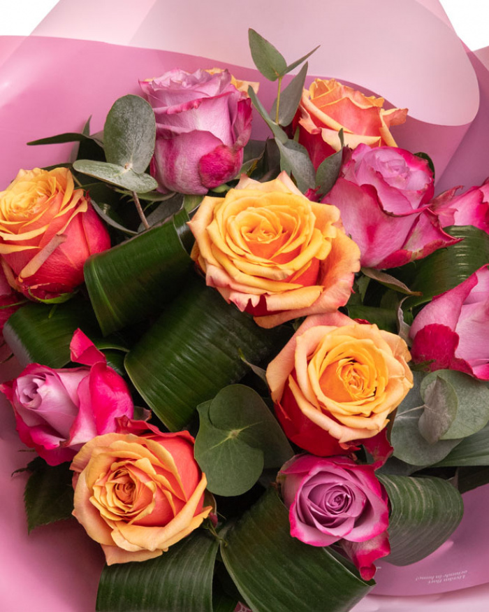Mixed flowers bouquet in vivid colours – the image 2