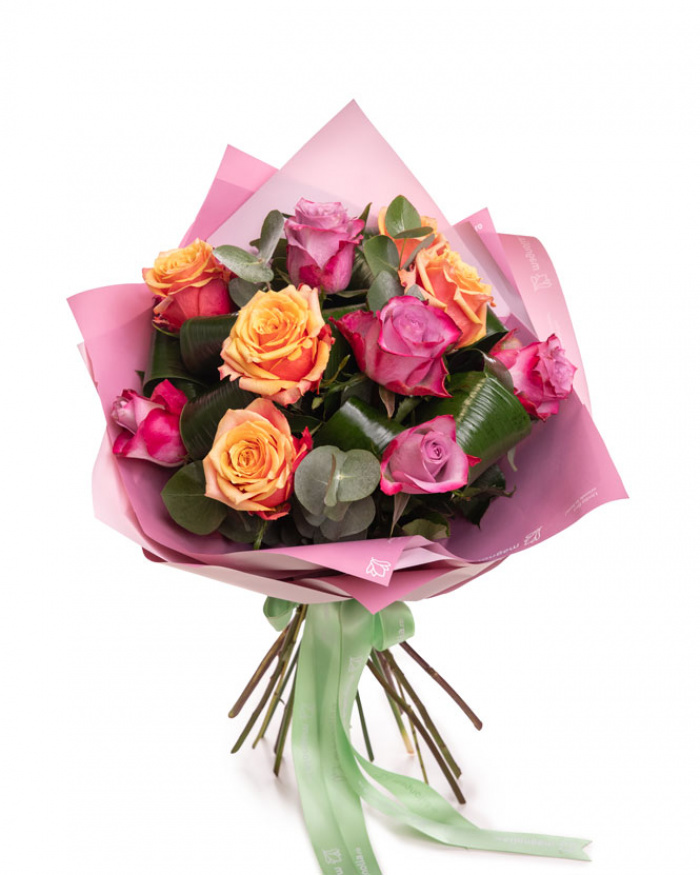 Mixed flowers bouquet in vivid colours – the image 1