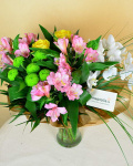 Buchet cu flori delicate – imaginea 1