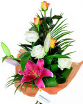 Buchet elegant trandafiri si crini – imaginea 1