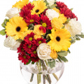 Buchet cu trandafiri albi, gerbera și crizanteme