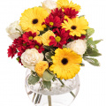 Buchet cu trandafiri albi, gerbera și crizanteme