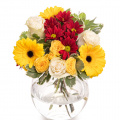 Buchet cu trandafiri albi, gerbera și crizanteme
