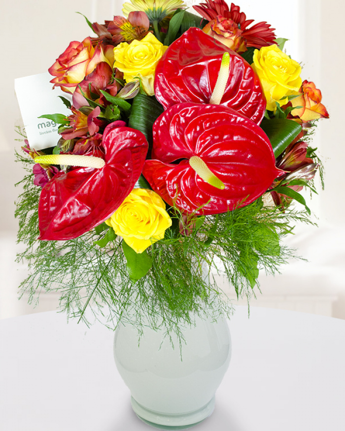 Buchet mixt cu anthurium, trandafiri şi gerbera – imaginea 1