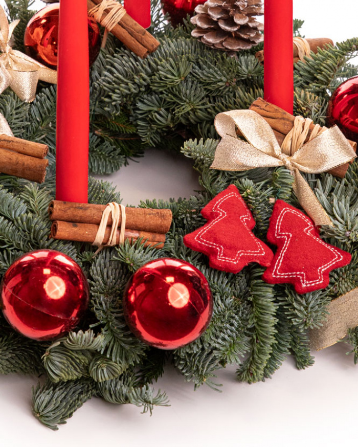 Advent wreath with red accesories – imaginea 2
