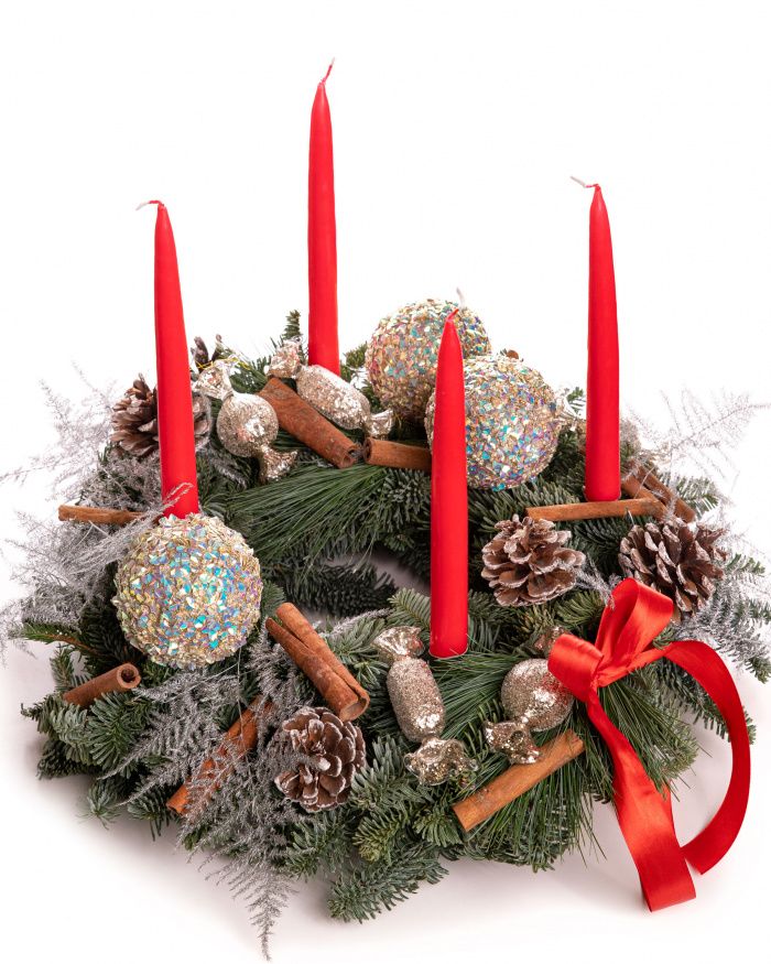 Christmas wreath with candles and ornaments – imaginea 1