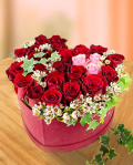 Heart shaped box of roses – imaginea 1