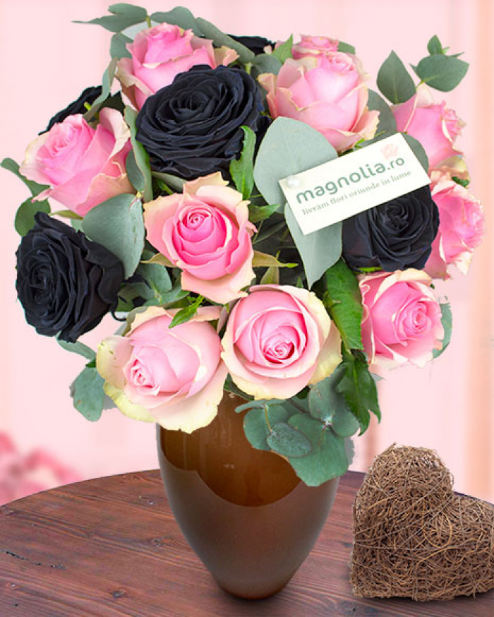 Buchet de trandafiri negri şi roz