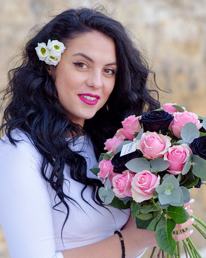 Buchet de trandafiri negri şi roz
