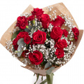 Buchet cu trandafiri si gypsophila