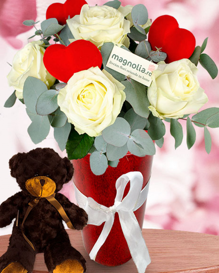 Buchet trandafiri albi si inimi – imaginea 1