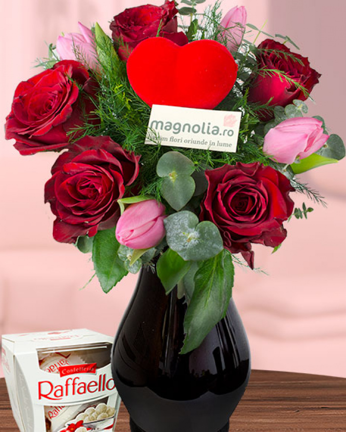 Bouquet of tulips red roses and chocolate – imaginea 1