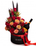 Arrangement with roses and sparkling wine – the image 1