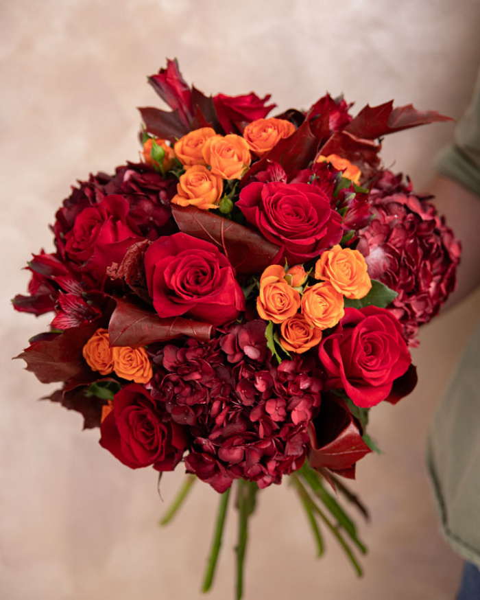 Bouquet with red and orange flowers – imaginea 3