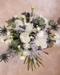 Buchet clasic cu flori albe – imaginea 3