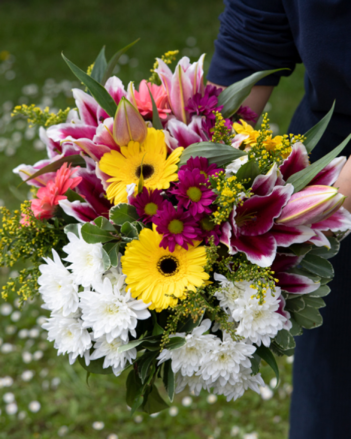 Buchet gerbera şi crizanteme – imaginea 3