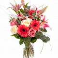 Buchet cu gerbera, crini si trandafiri