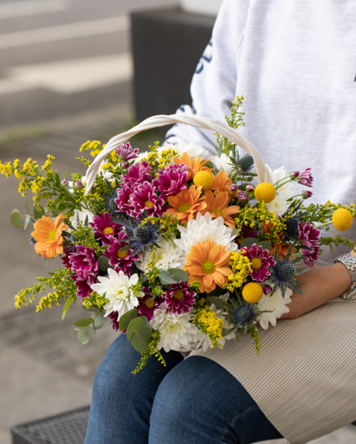 Basket with chrysanthemums and solidago – imaginea 3