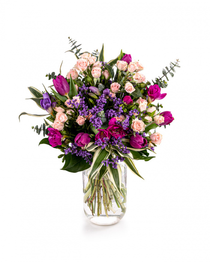 Bouquet with miniature roses, freesias and tulips – the image 1