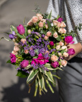Bouquet with miniature roses, freesias and tulips – the image 3