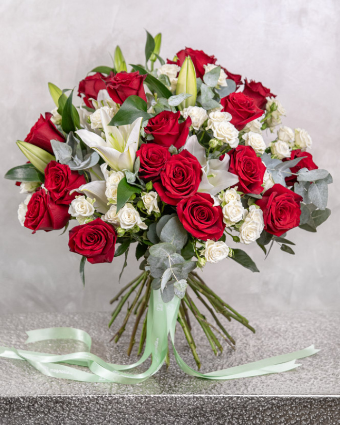 Buchet de lux cu crini şi trandafiri – imaginea 1