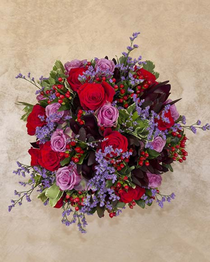 Buchet de lux cu trandafiri şi hypericum – imaginea 2
