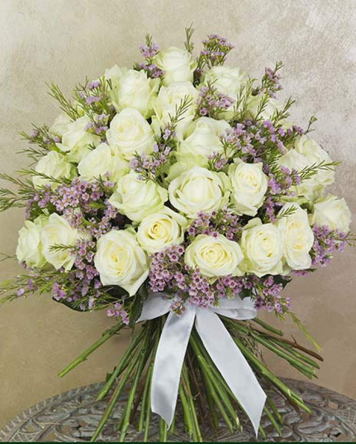 Buchet de lux cu trandafiri albi – imaginea 1