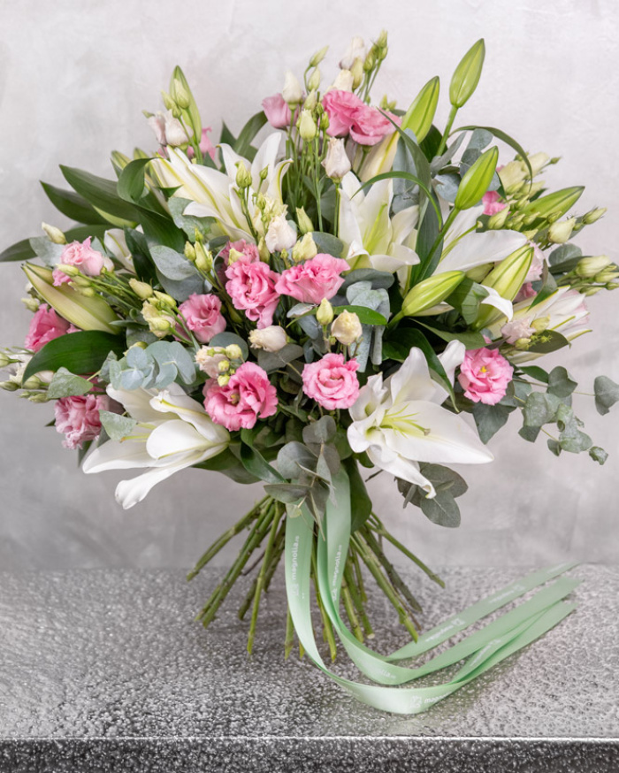 Buchet de lux cu crini şi eustoma – imaginea 1