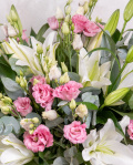 Buchet de lux cu crini şi eustoma – imaginea 2